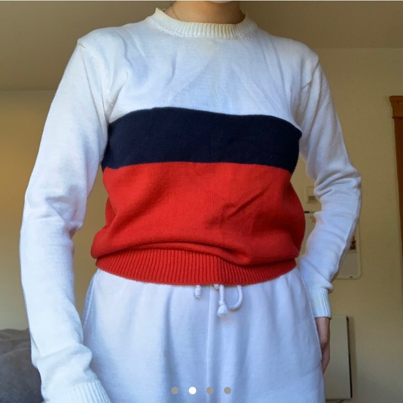 Brandy Melville sweater - Picture 2 of 4